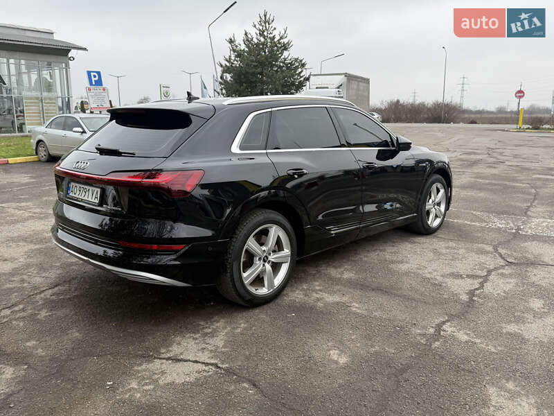 Позашляховик / Кросовер Audi e-tron 2020 в Іршаві
