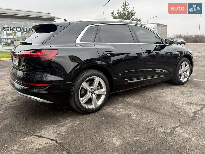 Позашляховик / Кросовер Audi e-tron 2020 в Іршаві
