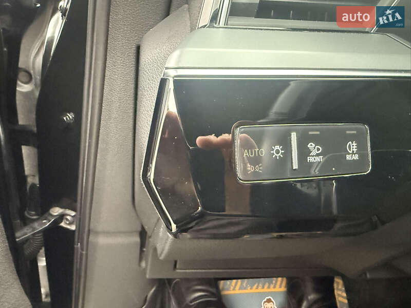 Позашляховик / Кросовер Audi e-tron 2020 в Іршаві