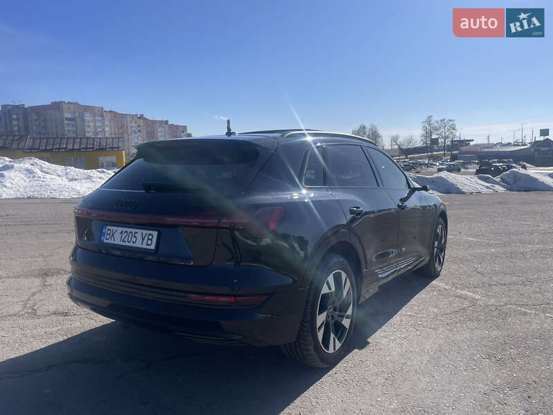 Позашляховик / Кросовер Audi e-tron 2022 в Рівному