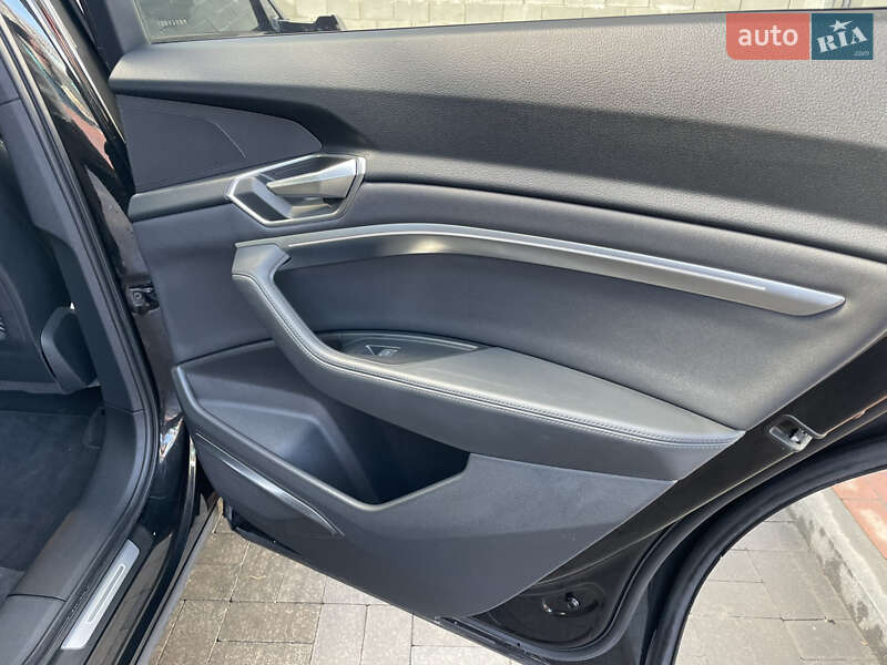 Позашляховик / Кросовер Audi e-tron 2022 в Рівному