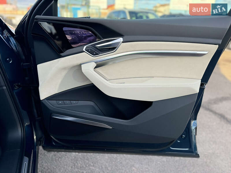 Внедорожник / Кроссовер Audi e-tron 2019 в Киеве