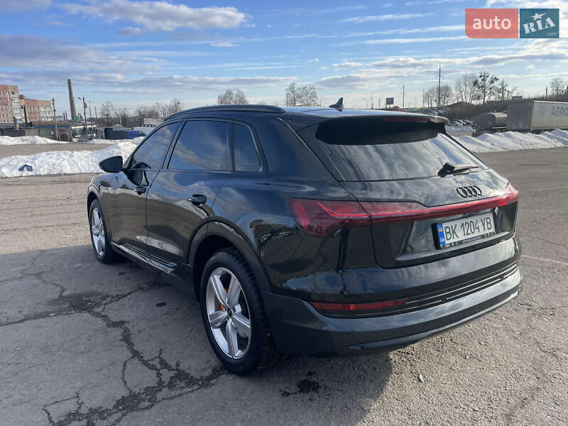Внедорожник / Кроссовер Audi e-tron 2021 в Ровно