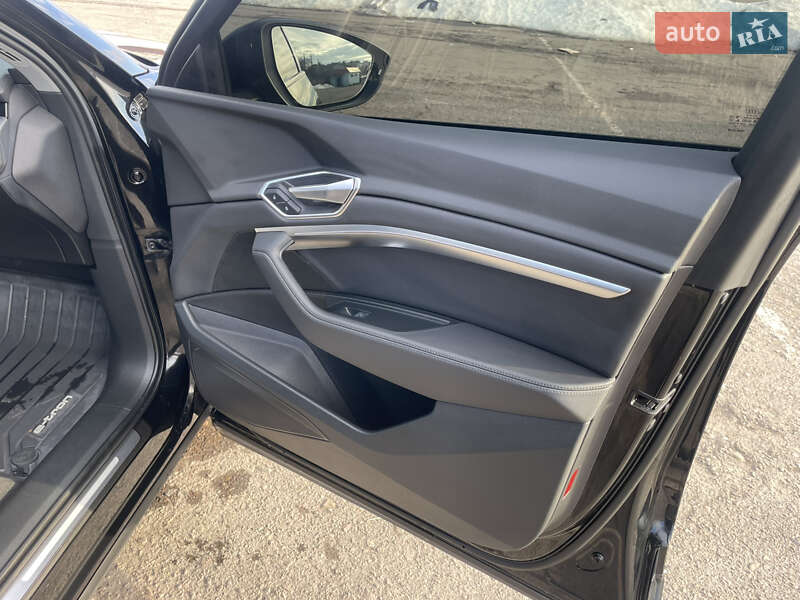 Внедорожник / Кроссовер Audi e-tron 2021 в Ровно