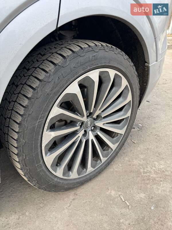 Позашляховик / Кросовер Audi e-tron 2019 в Києві