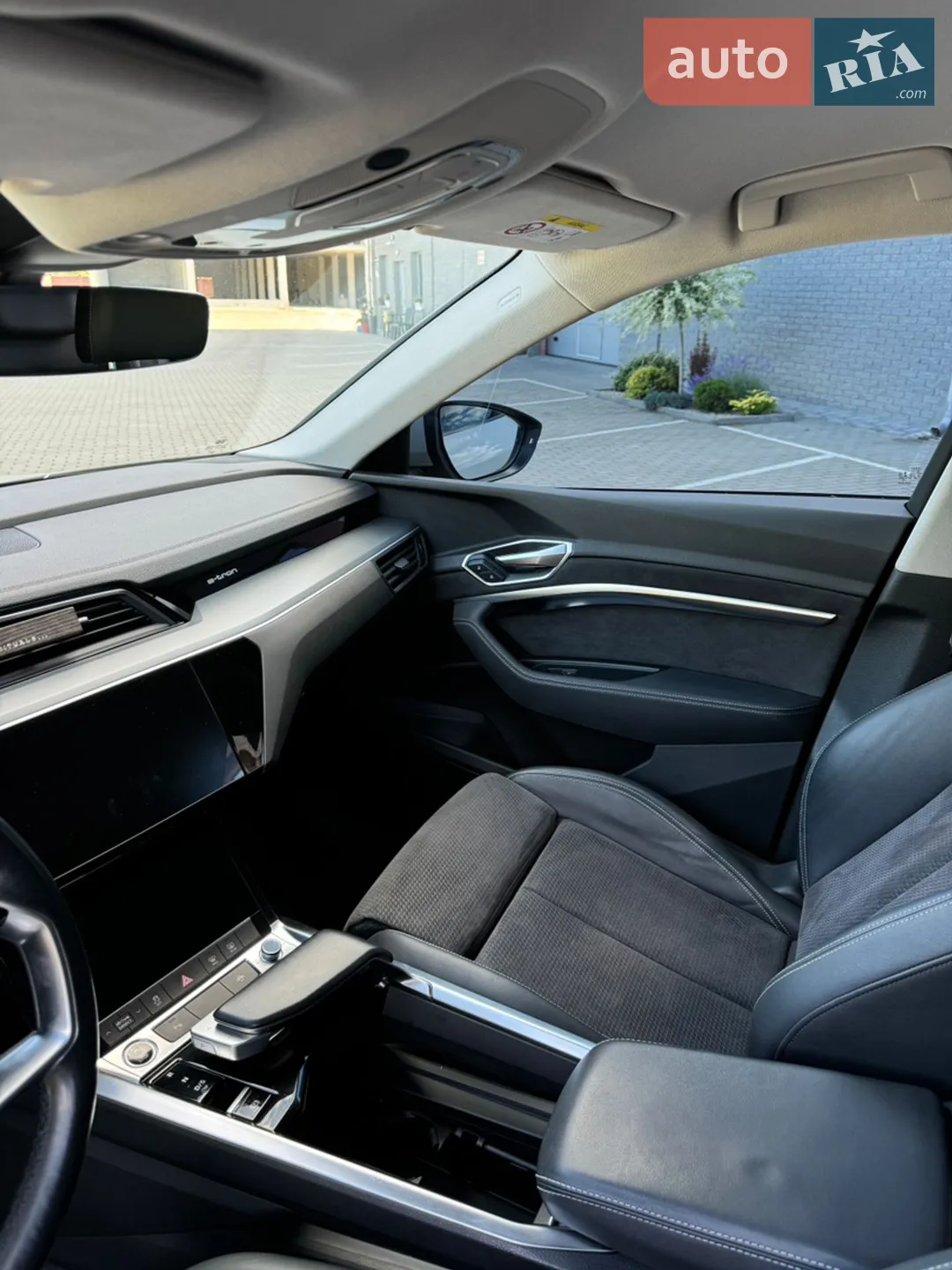 2020 Audi e-tron - мініатюра 30