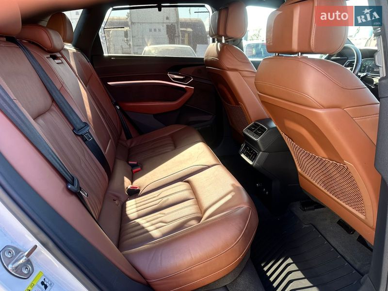 Внедорожник / Кроссовер Audi e-tron 2019 в Львове
