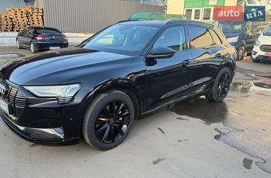Позашляховик / Кросовер Audi e-tron 2022 в Луцьку