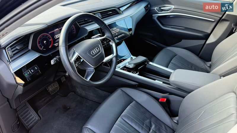 Позашляховик / Кросовер Audi e-tron 2022 в Луцьку