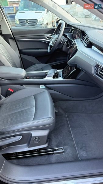 Позашляховик / Кросовер Audi e-tron 2022 в Луцьку