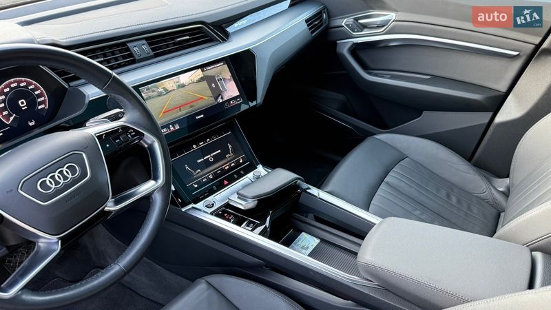 Позашляховик / Кросовер Audi e-tron 2022 в Луцьку