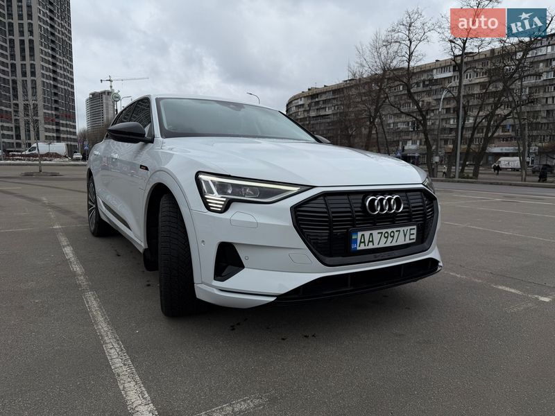 Внедорожник / Кроссовер Audi e-tron 2022 в Киеве
