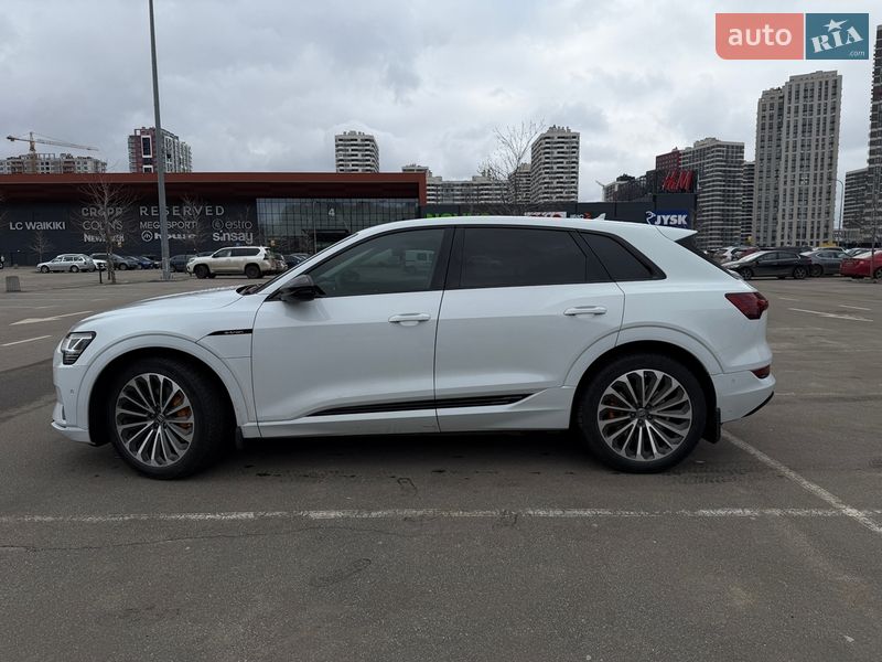 Внедорожник / Кроссовер Audi e-tron 2022 в Киеве