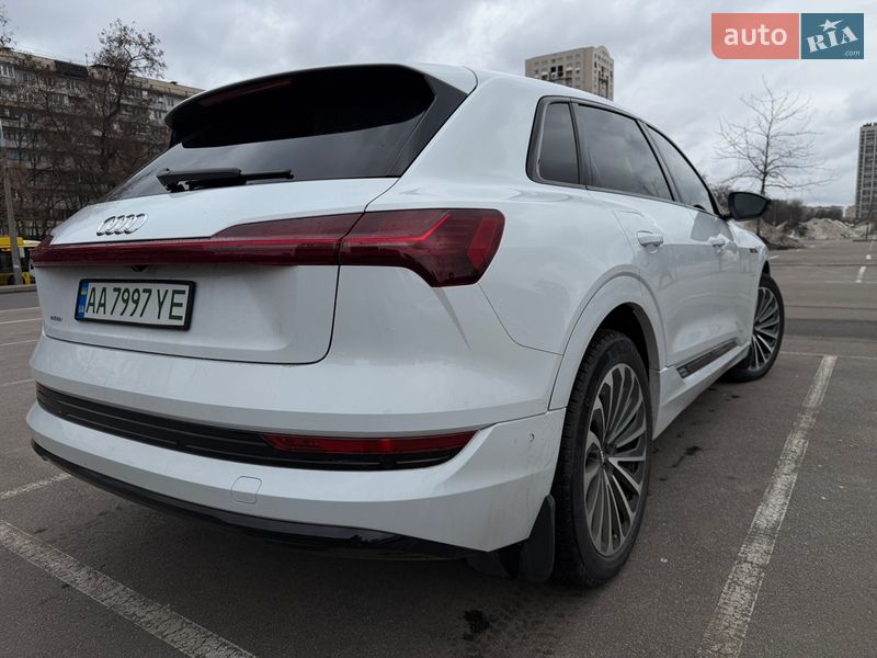 Внедорожник / Кроссовер Audi e-tron 2022 в Киеве