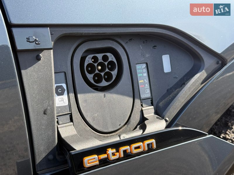 Позашляховик / Кросовер Audi e-tron 2022 в Луцьку