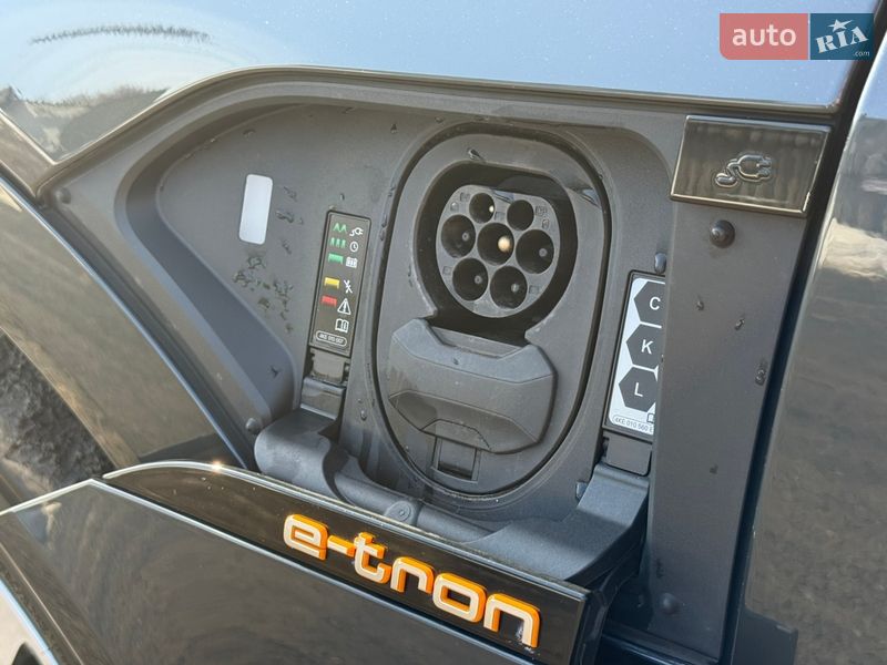 Позашляховик / Кросовер Audi e-tron 2022 в Луцьку