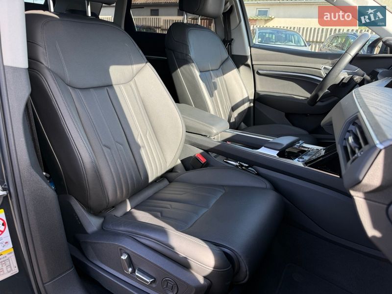 Позашляховик / Кросовер Audi e-tron 2022 в Луцьку