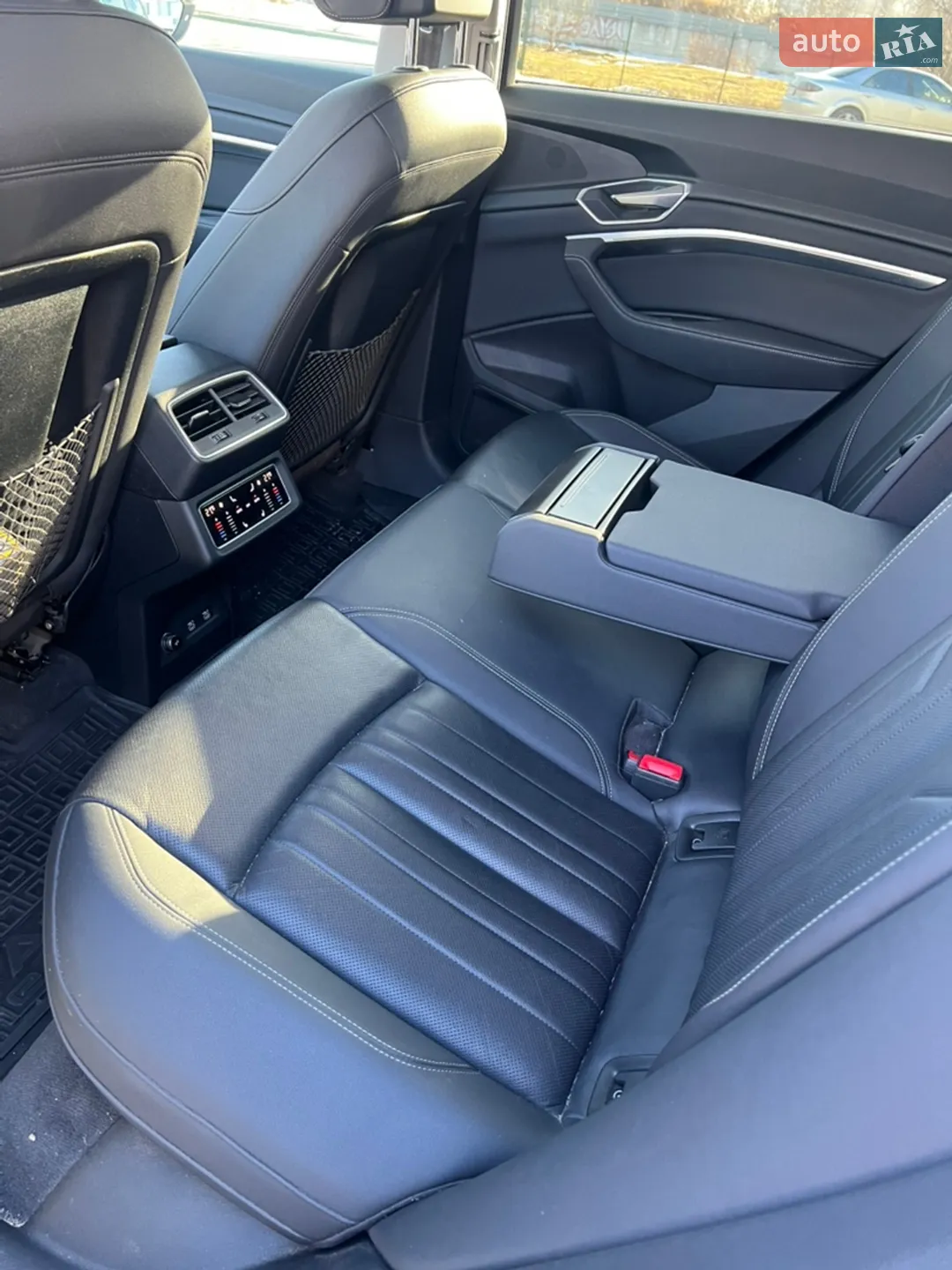 2020 Audi e-tron - мініатюра 18