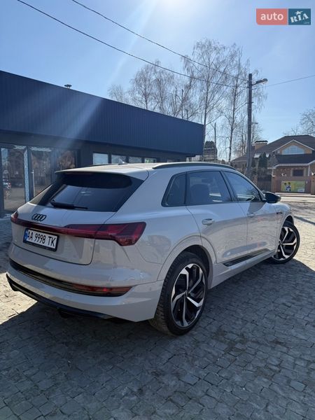 Позашляховик / Кросовер Audi e-tron 2021 в Києві