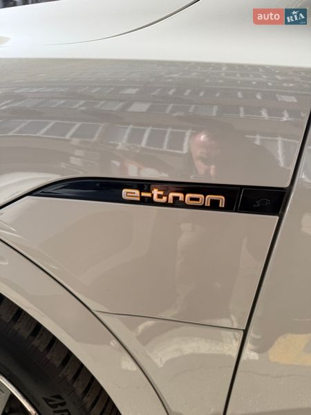 Позашляховик / Кросовер Audi e-tron 2021 в Києві