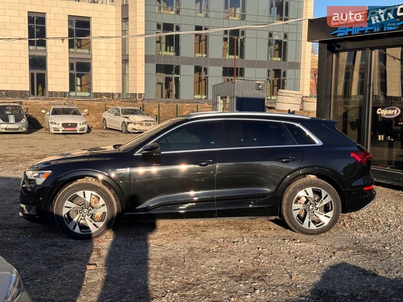 Внедорожник / Кроссовер Audi e-tron 2022 в Киеве