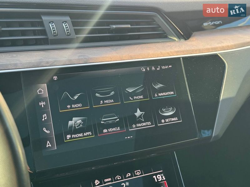 Внедорожник / Кроссовер Audi e-tron 2022 в Киеве