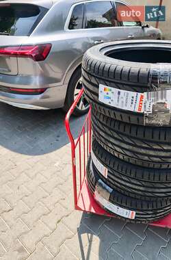 Позашляховик / Кросовер Audi e-tron 2019 в Ужгороді