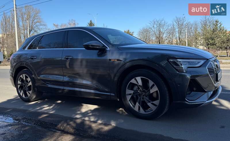 Позашляховик / Кросовер Audi e-tron 2021 в Києві