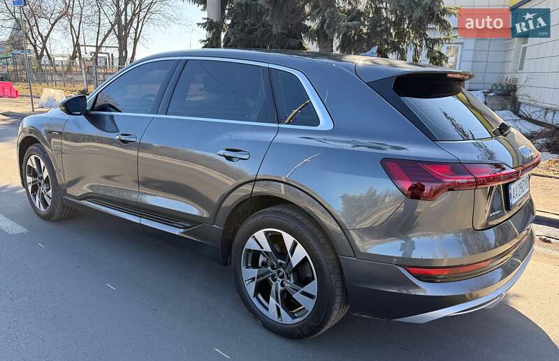 Позашляховик / Кросовер Audi e-tron 2021 в Києві