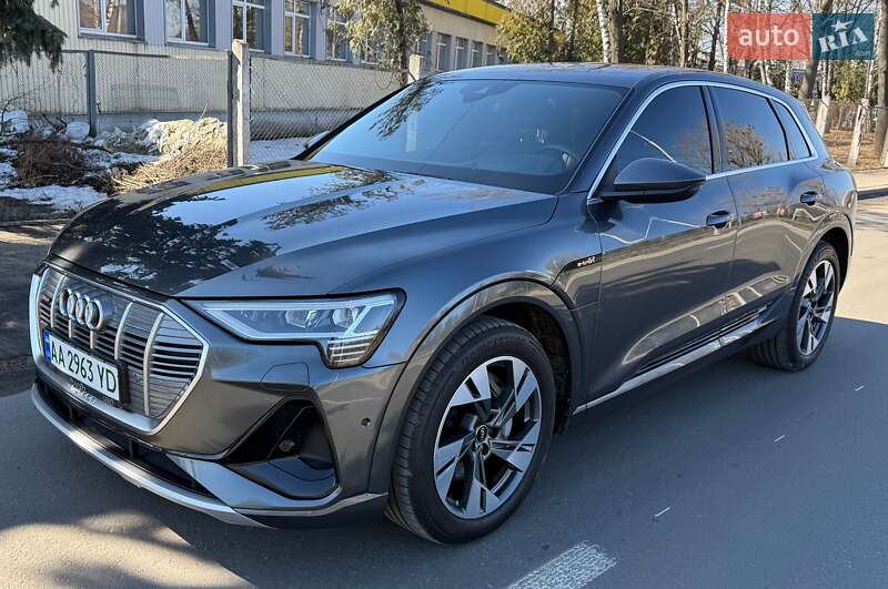 Позашляховик / Кросовер Audi e-tron 2021 в Києві