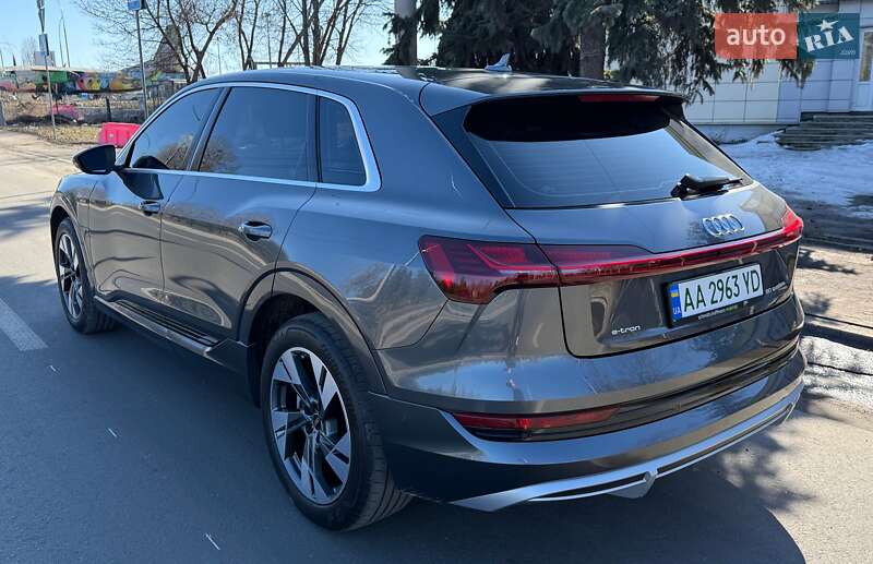 Позашляховик / Кросовер Audi e-tron 2021 в Києві
