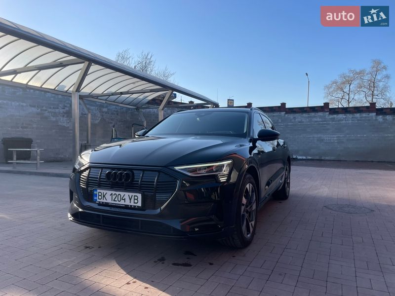Позашляховик / Кросовер Audi e-tron 2021 в Рівному