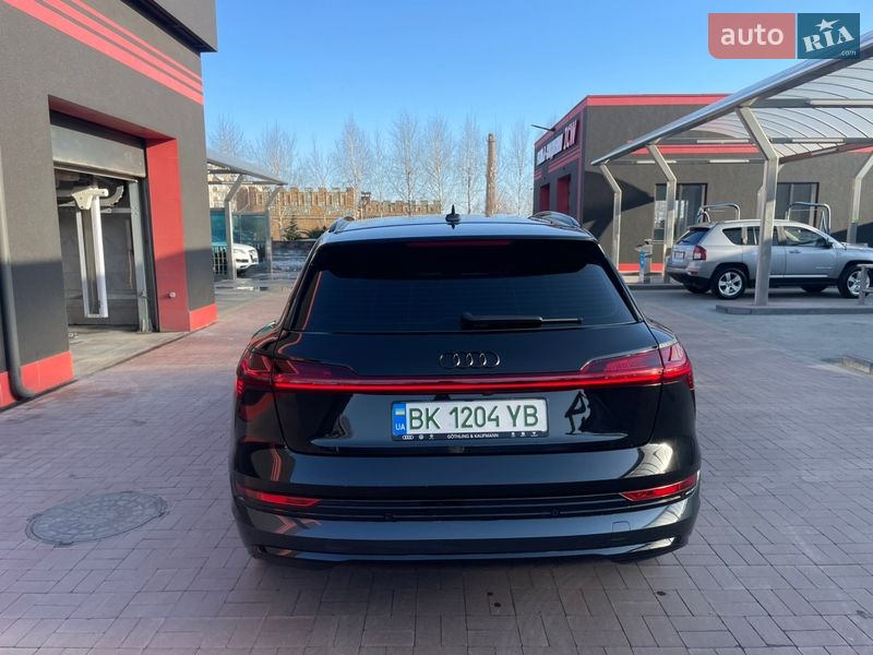Позашляховик / Кросовер Audi e-tron 2021 в Рівному