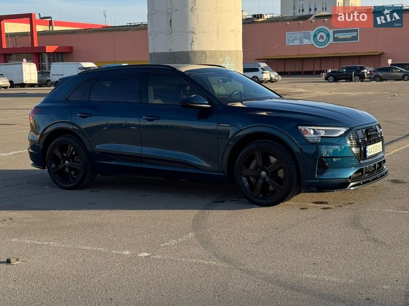 Внедорожник / Кроссовер Audi e-tron 2019 в Киеве