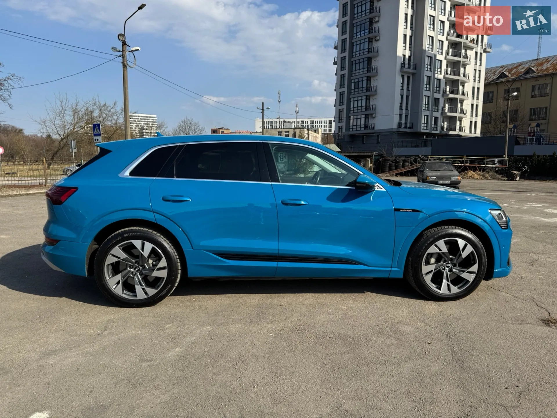 2021 Audi e-tron - мініатюра 21