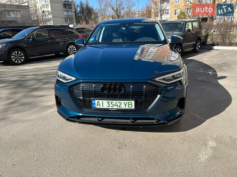 Позашляховик / Кросовер Audi e-tron 2022 в Києві