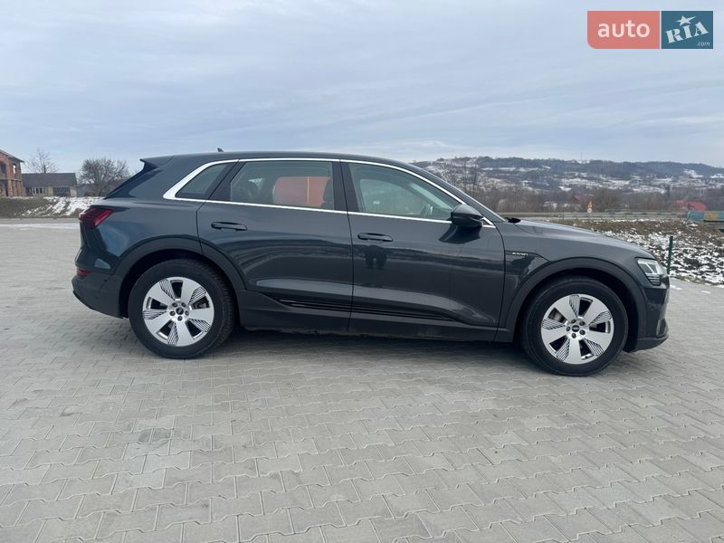 Позашляховик / Кросовер Audi e-tron 2020 в Чернівцях