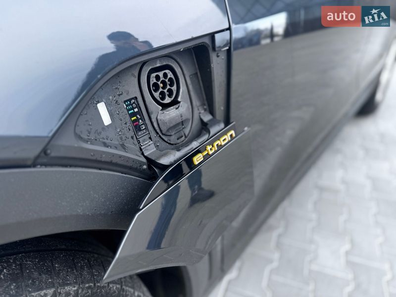 Позашляховик / Кросовер Audi e-tron 2020 в Чернівцях