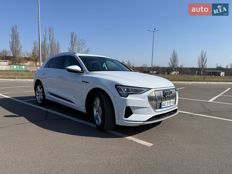 Внедорожник / Кроссовер Audi e-tron 2019 в Кривом Роге фото 4 Внедорожник / Кроссовер Audi e-tron 2019 в Кривом Роге