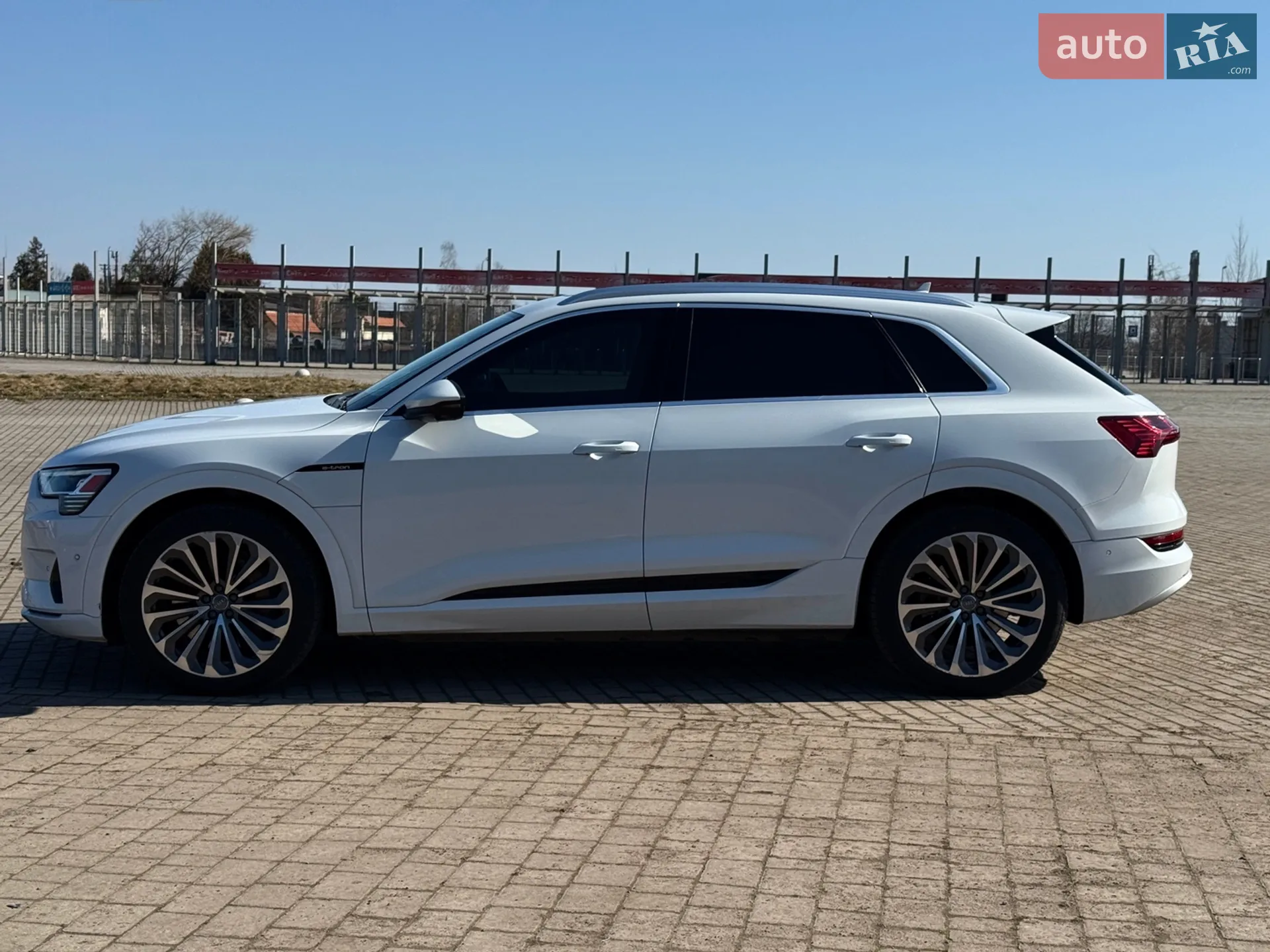 2019 Audi e-tron - мініатюра 13