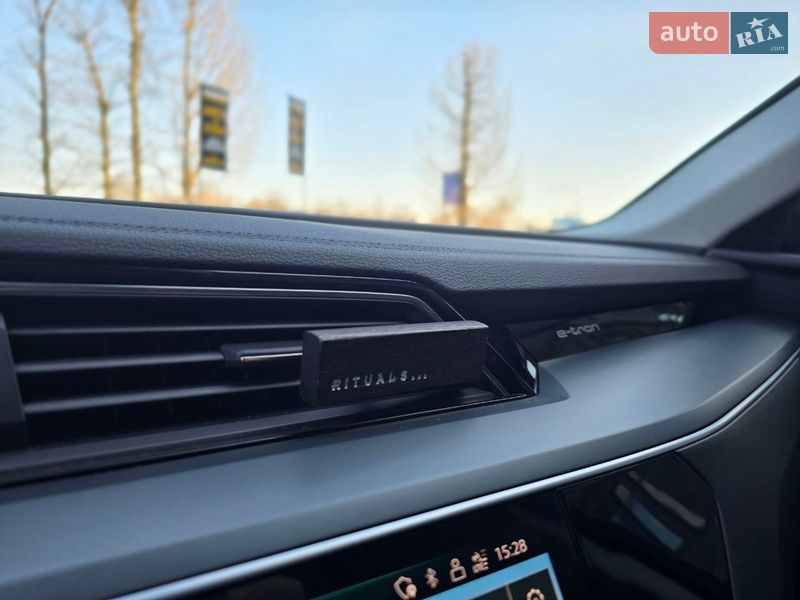 Позашляховик / Кросовер Audi e-tron 2021 в Львові