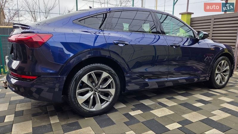 Позашляховик / Кросовер Audi e-tron 2020 в Нерубайське