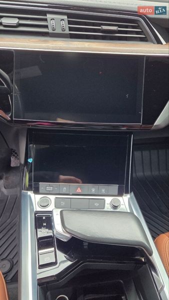 Позашляховик / Кросовер Audi e-tron 2020 в Нерубайське