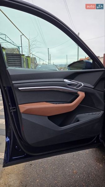 Позашляховик / Кросовер Audi e-tron 2020 в Нерубайське