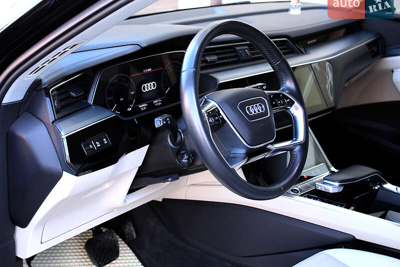 Позашляховик / Кросовер Audi e-tron 2021 в Вінниці