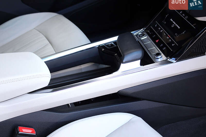 Позашляховик / Кросовер Audi e-tron 2021 в Вінниці