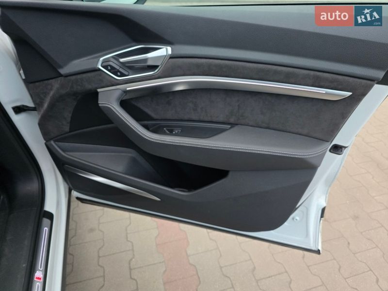 Позашляховик / Кросовер Audi e-tron 2019 в Києві