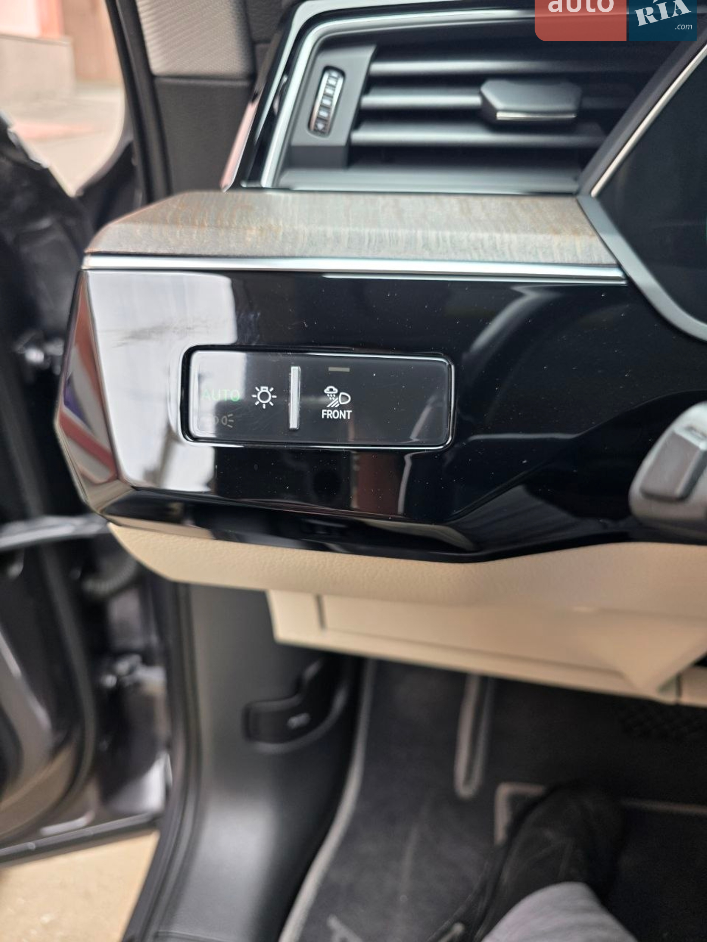 2020 Audi e-tron - мініатюра 16