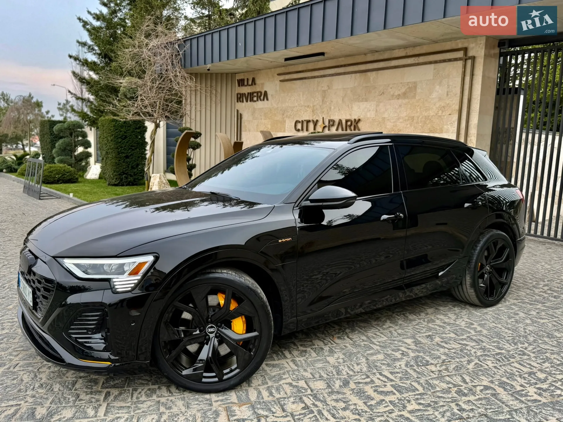Audi e-tron 2019 VIN WA1LAAGE5KB014477 фото оголошення 14 з 44