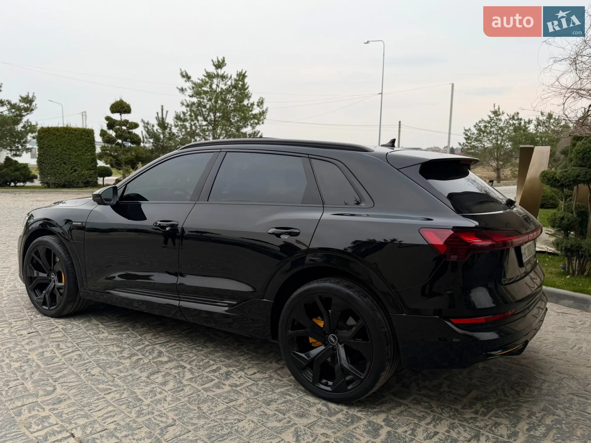 Audi e-tron 2019 VIN WA1LAAGE5KB014477 фото оголошення 16 з 44